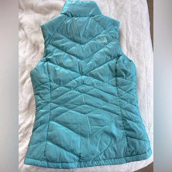 Women’s The North Face Vest Size Medium - Picture 2 of 4